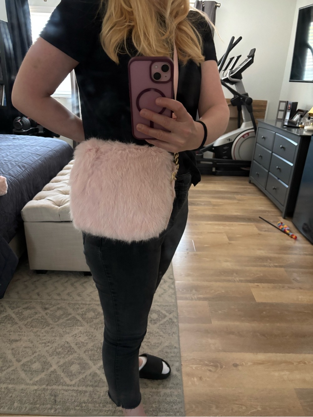 Circa 2007 Juicy Couture Rabbit Fur Blush Pink Crossbody with Gold Chain - Picture 8 of 16